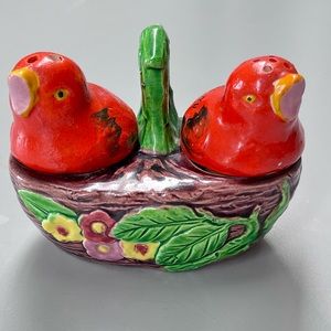 Marutomoware Salt & Pepper set Adorable birds in nest 1930s marked Lake George